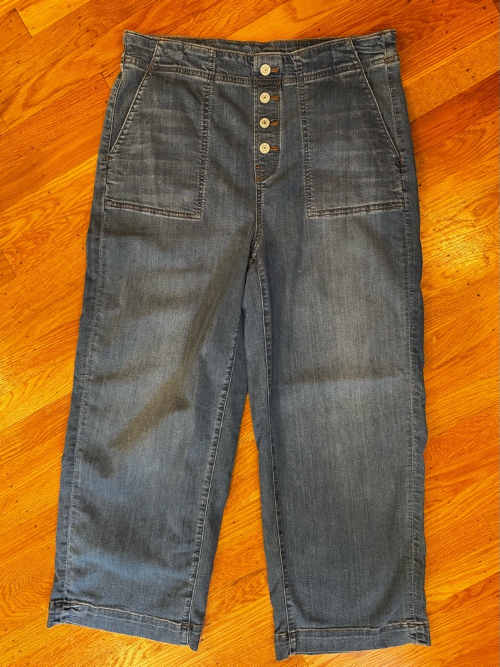 Chico’s High-Waisted Faux Button Front Wide-leg Cropped Jeans, sz 1.5 (Sz 10)